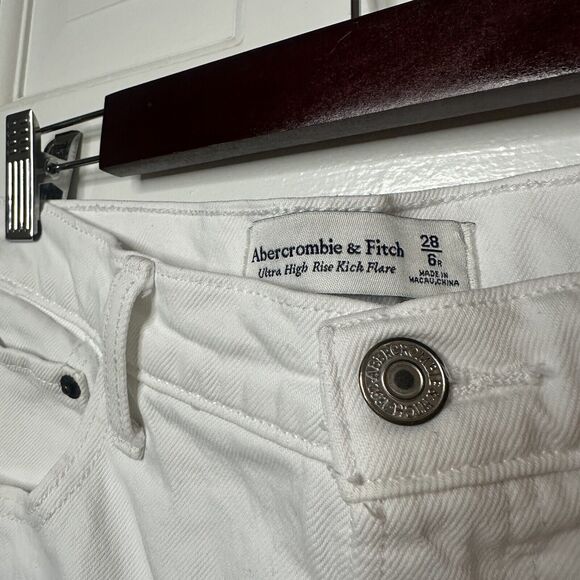 ABERCROMBIE Ultra High Rise Kick Flare Crop Jeans in White Denim Size 28 / 6 - Picture 4 of 8
